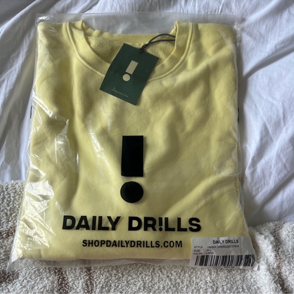 NWT Daily drills lemonade crewneck m/l
